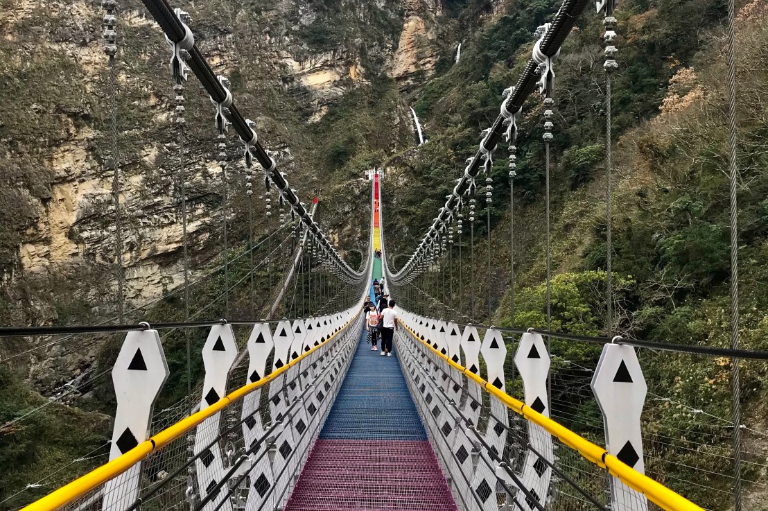 Double Dragon Waterfall Rainbow Suspension&nbsp;Bridge